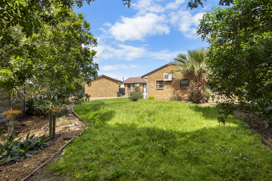 3 Bedroom Property for Sale in Wellway Park East Western Cape